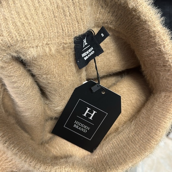 HIDDEN BRAND SHORT FUZZY PANTS. SMALL AND LARGE - Picture 4 of 4